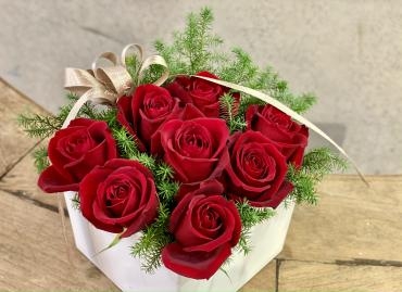 ～特別な方に～ 赤バラのボックスアレンジメント｜「東京ガーデン」　（東京都港区の花キューピット加盟店 花屋）のブログ