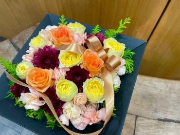 【お誕生日・記念日に】秋色のボックスフラワー「東京ガーデン」（東京都港区の花屋）のギャラリー写真